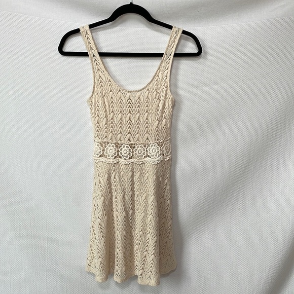 Vintage white crochet style dress - Picture 13 of 14